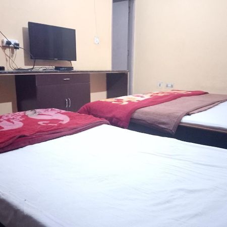 Yash Guest House 01 Minute Walk In Nizamuddin Railway Station New Delhi Luaran gambar