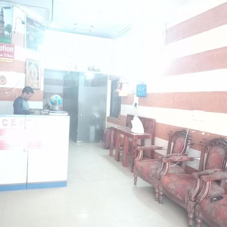 Yash Guest House 01 Minute Walk In Nizamuddin Railway Station New Delhi Luaran gambar