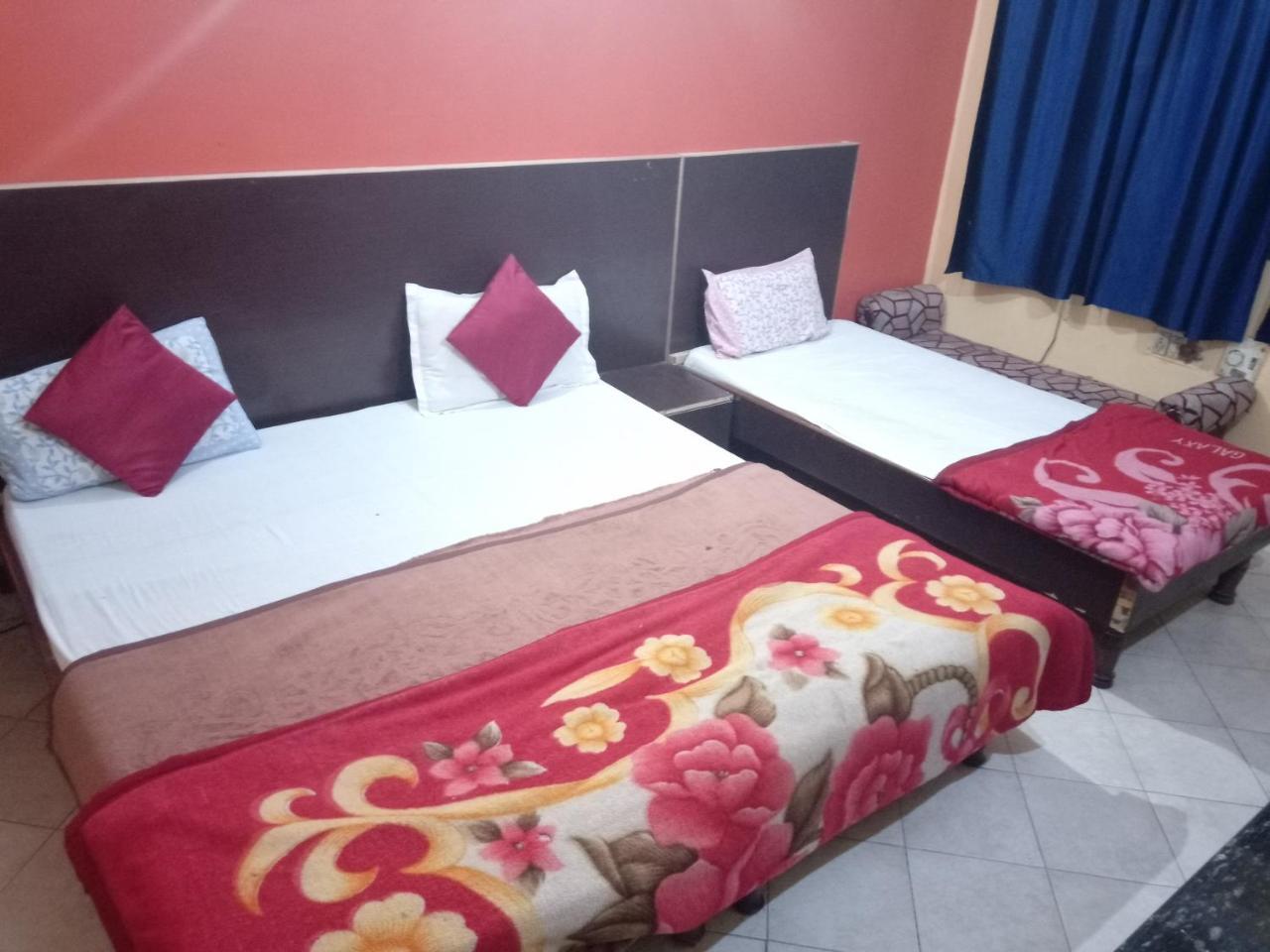 Yash Guest House 01 Minute Walk In Nizamuddin Railway Station New Delhi Luaran gambar
