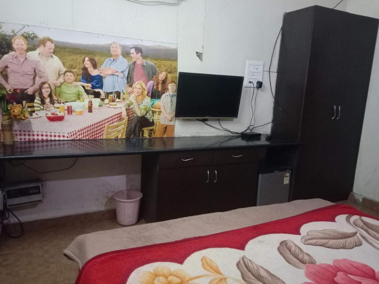 Yash Guest House 01 Minute Walk In Nizamuddin Railway Station New Delhi Luaran gambar