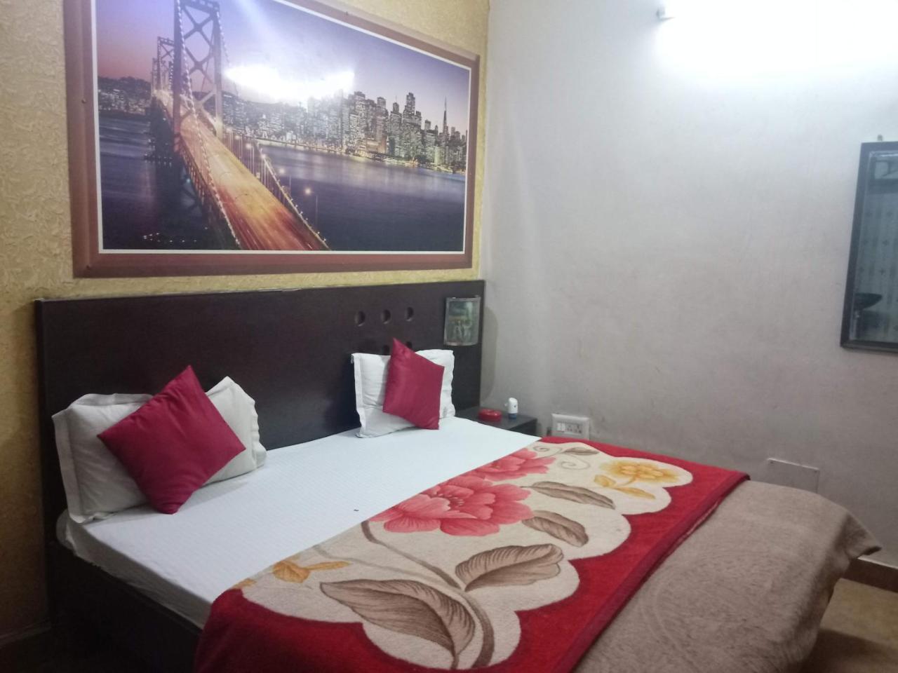 Yash Guest House 01 Minute Walk In Nizamuddin Railway Station New Delhi Luaran gambar