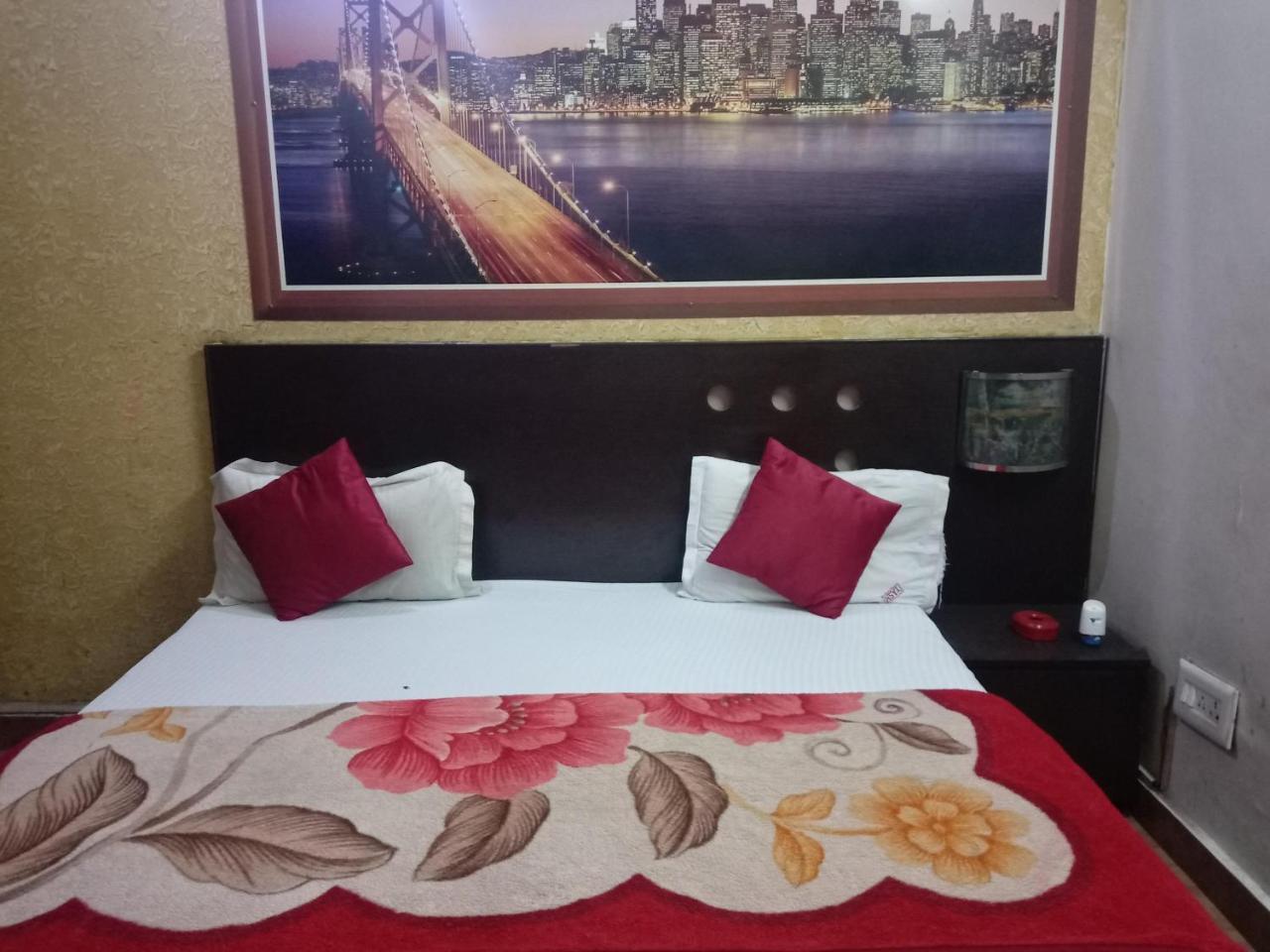 Yash Guest House 01 Minute Walk In Nizamuddin Railway Station New Delhi Luaran gambar